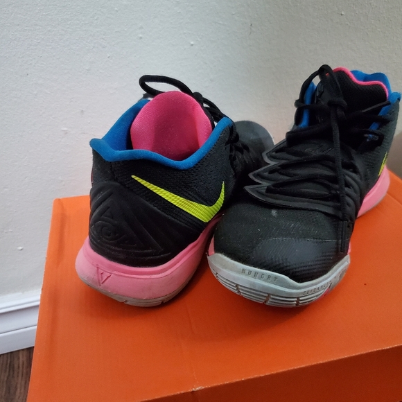 Nike kyrie 5- just do it - Picture 2 of 3